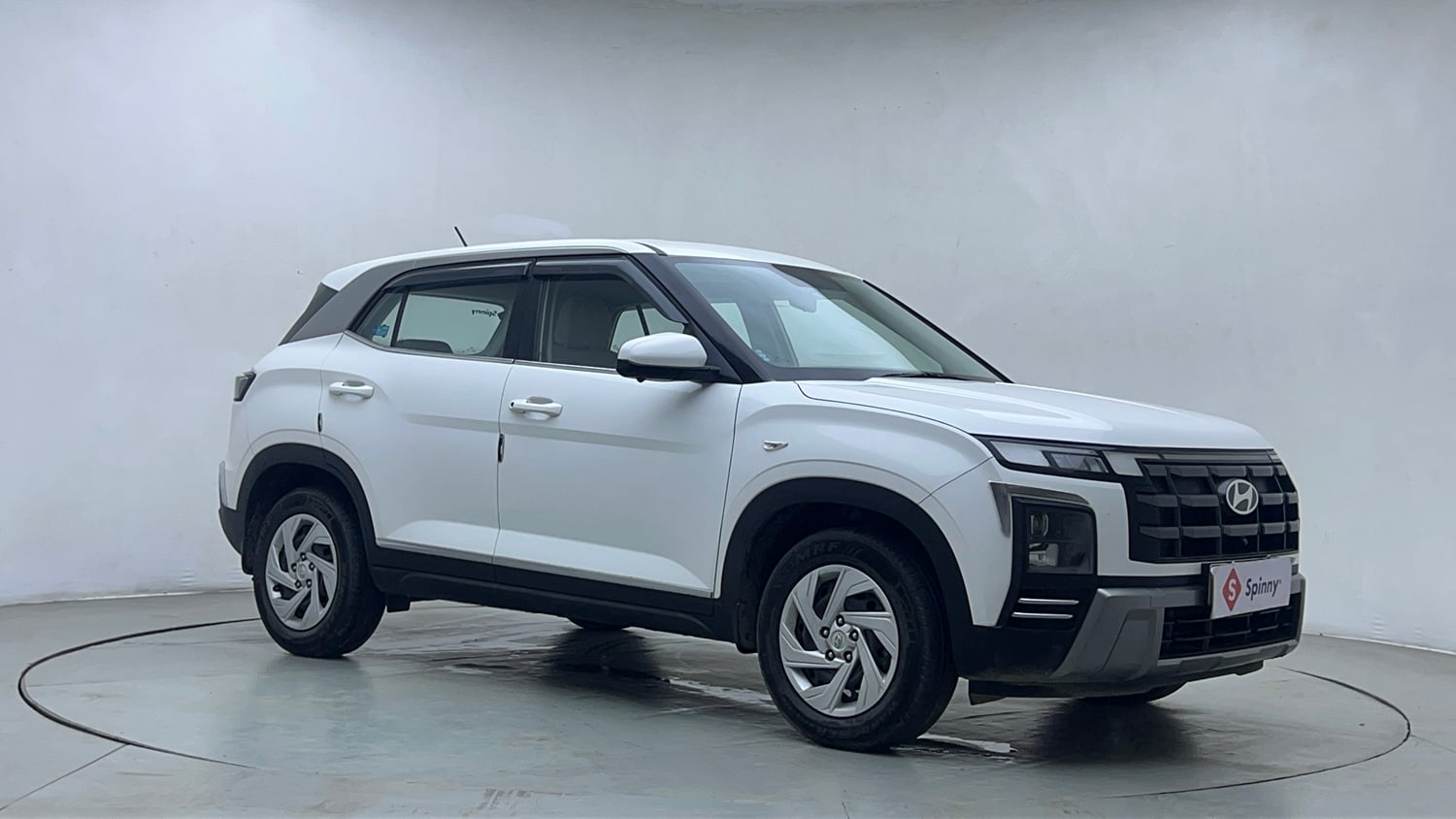Used 2024 Hyundai Creta 1.5 MPi Petrol MT E Petrol Manual exterior RIGHT FRONT CORNER VIEW