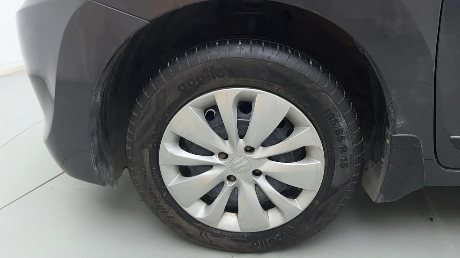 Used 2016 Maruti Suzuki Baleno Delta 1.2 Petrol Manual tyres LEFT FRONT TYRE RIM VIEW
