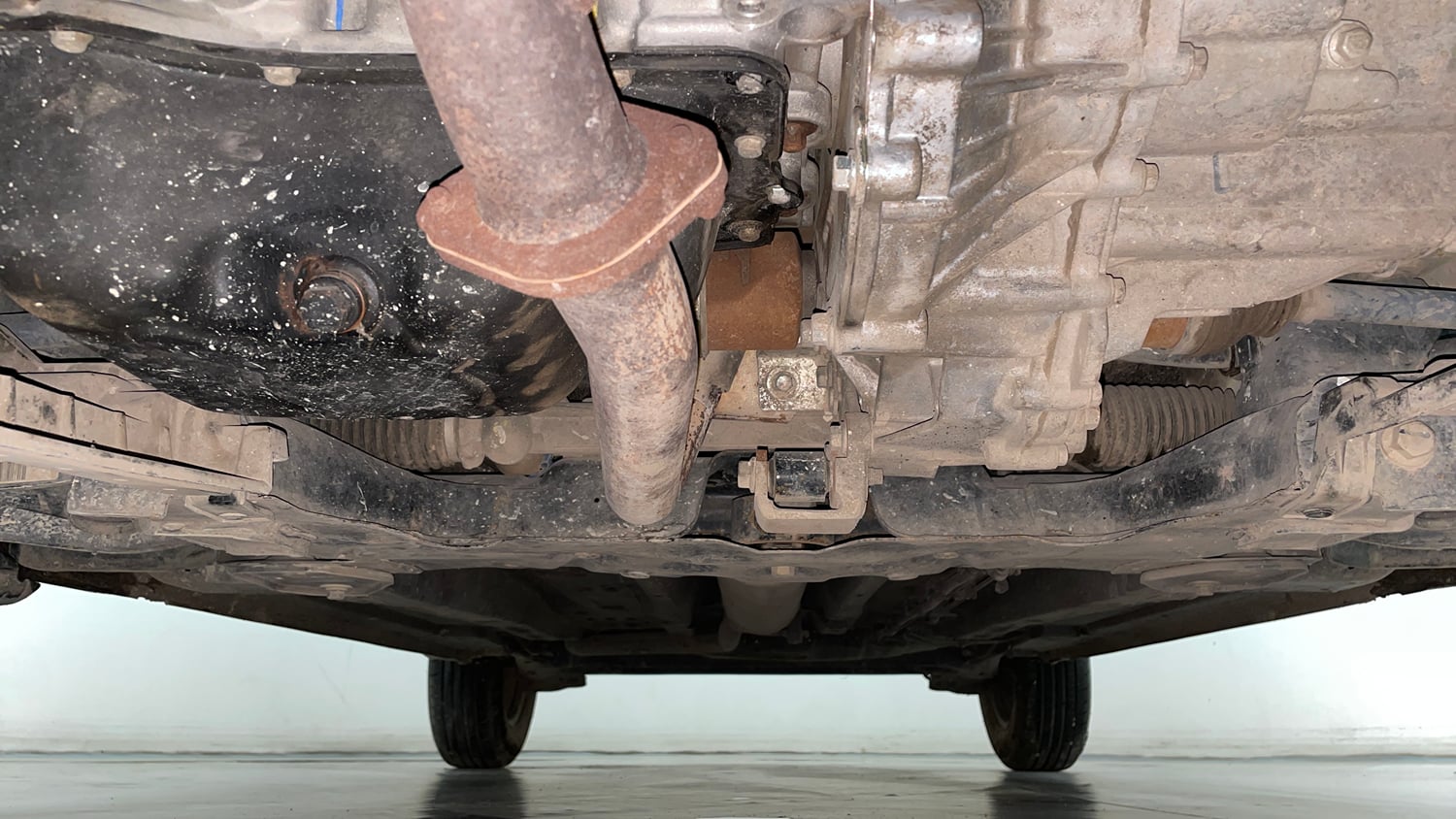 Used 2023 Tata Punch Adventure MT Petrol Manual extra FRONT LEFT UNDERBODY VIEW