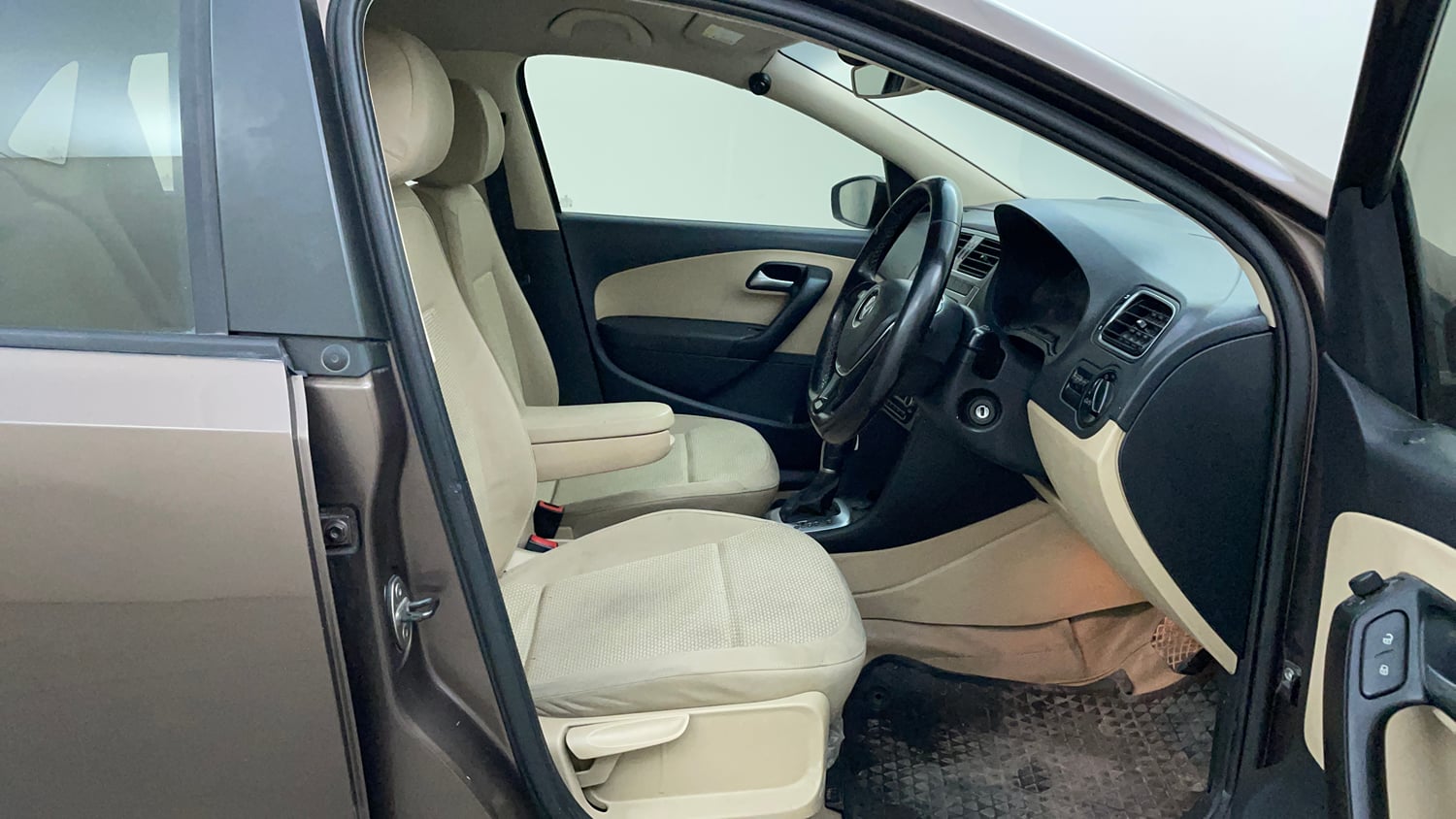Used 2018 Volkswagen Ameo Highline 1.5L AT Diesel Automatic interior RIGHT SIDE FRONT DOOR CABIN VIEW