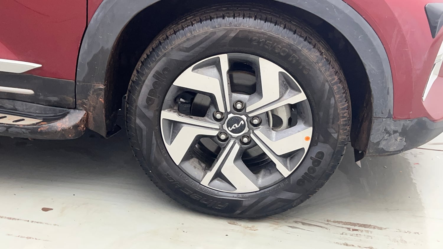 Used 2023 Kia Sonet HTX 1.0 DCT Petrol Automatic tyres RIGHT FRONT TYRE RIM VIEW