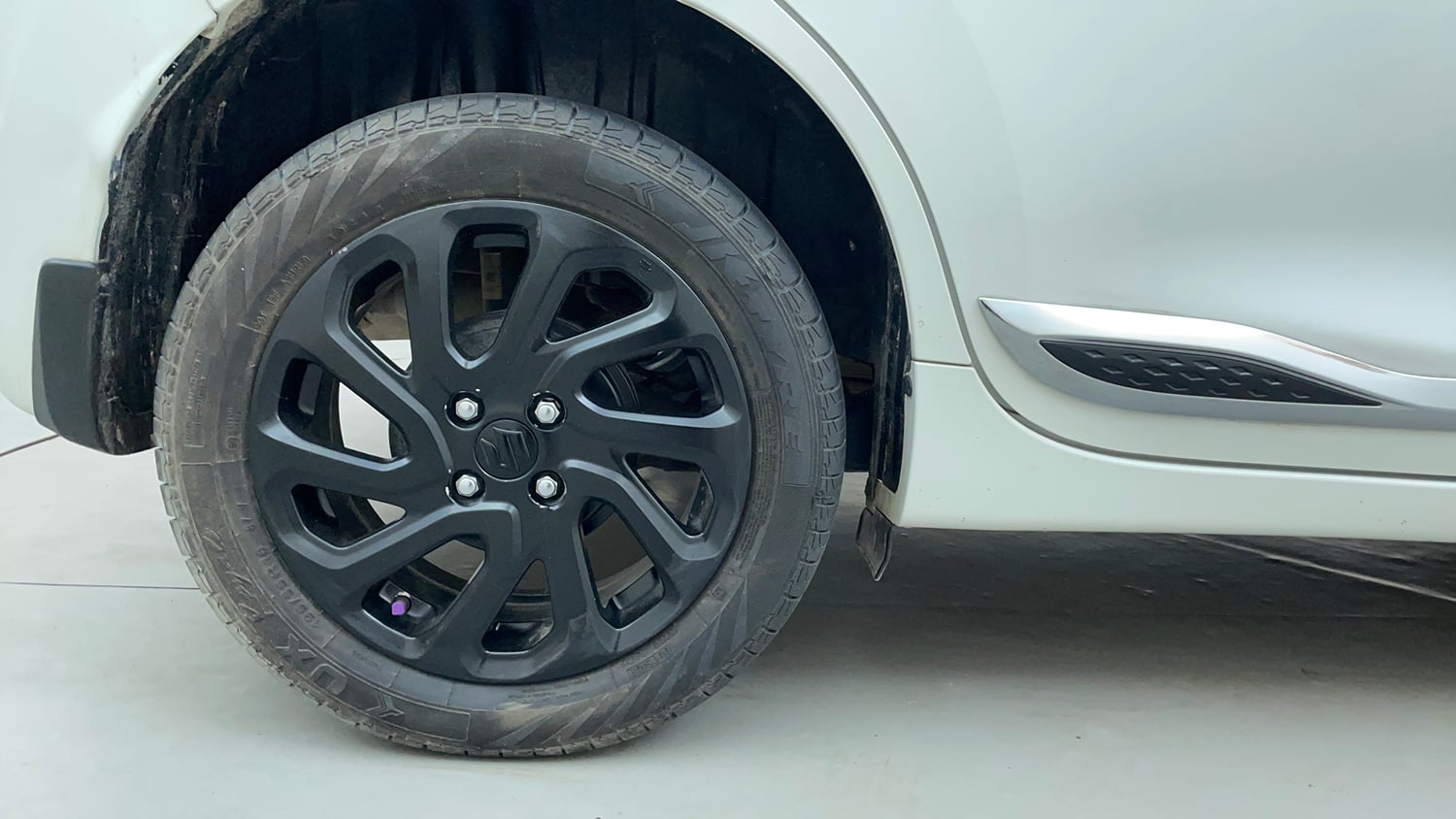 Used 2022 Maruti Suzuki Baleno Zeta MT Petrol Manual tyres RIGHT REAR TYRE RIM VIEW