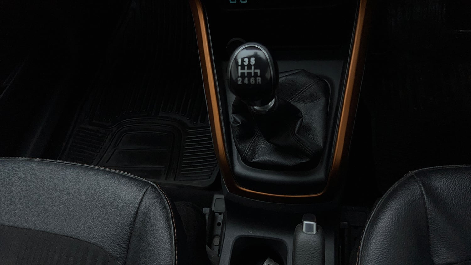 Used 2018 Ford EcoSport Titanium + 1.5L Ti-VCT Petrol Manual interior GEAR  KNOB VIEW