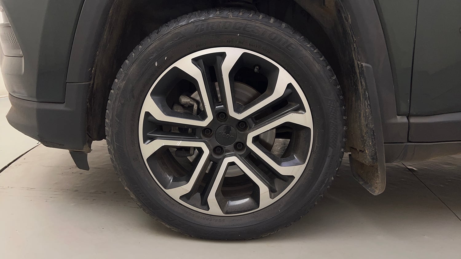 Used 2023 Jeep Compass Limited (O) 2.0 Diesel Diesel Manual tyres LEFT FRONT TYRE RIM VIEW