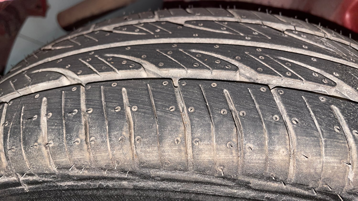 Used 2014 Hyundai Eon Era + Petrol Manual tyres RIGHT REAR TYRE TREAD VIEW