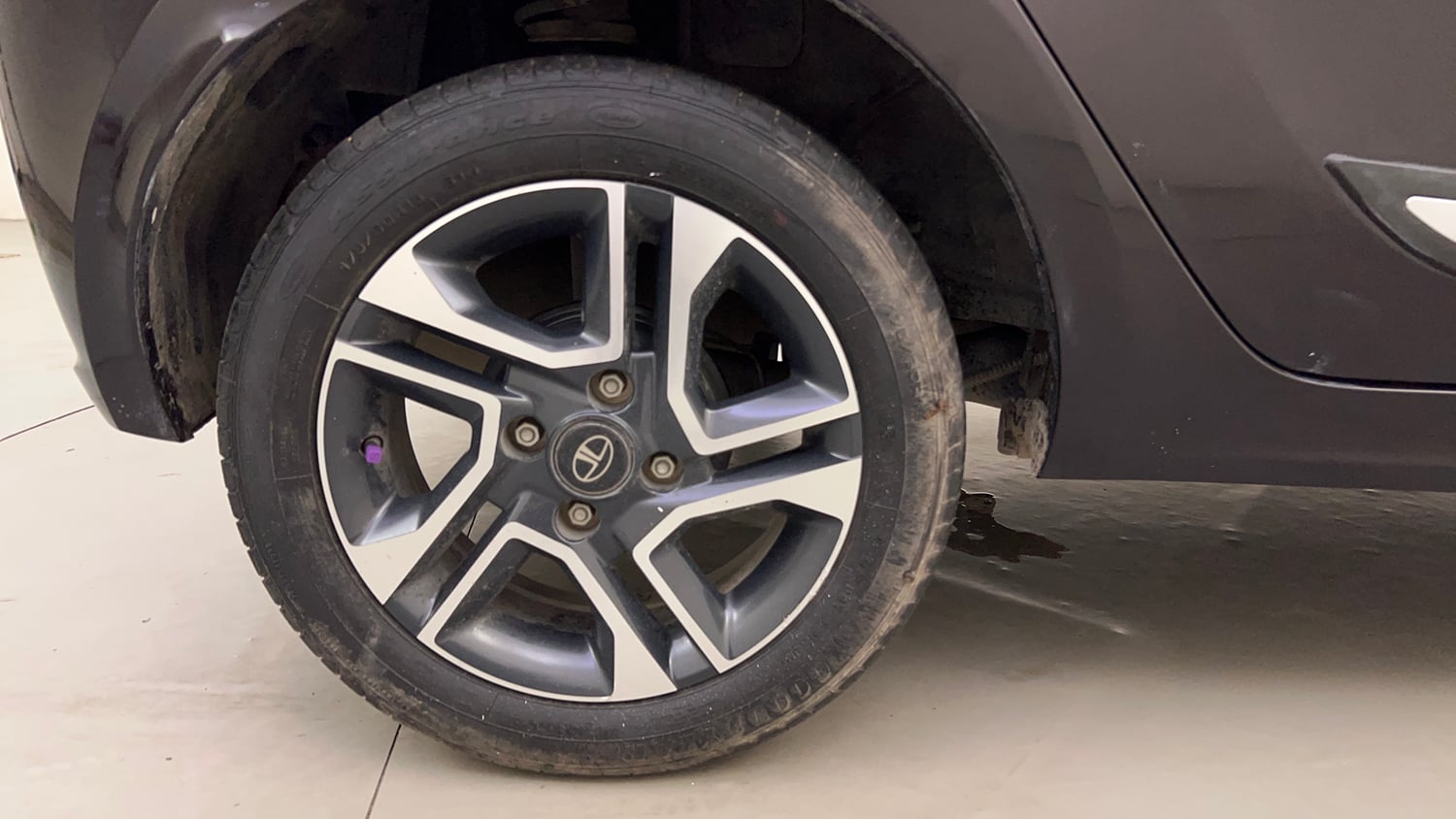Used 2023 Tata Tiago XZA Plus Petrol Automatic tyres RIGHT REAR TYRE RIM VIEW