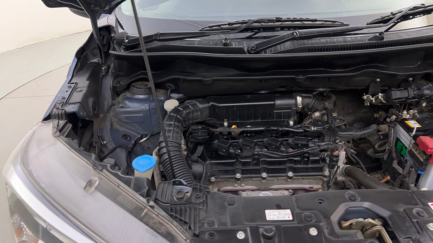 Used 2020 Maruti Suzuki XL6 Alpha AT Petrol Petrol Automatic engine ENGINE RIGHT SIDE HINGE & APRON VIEW