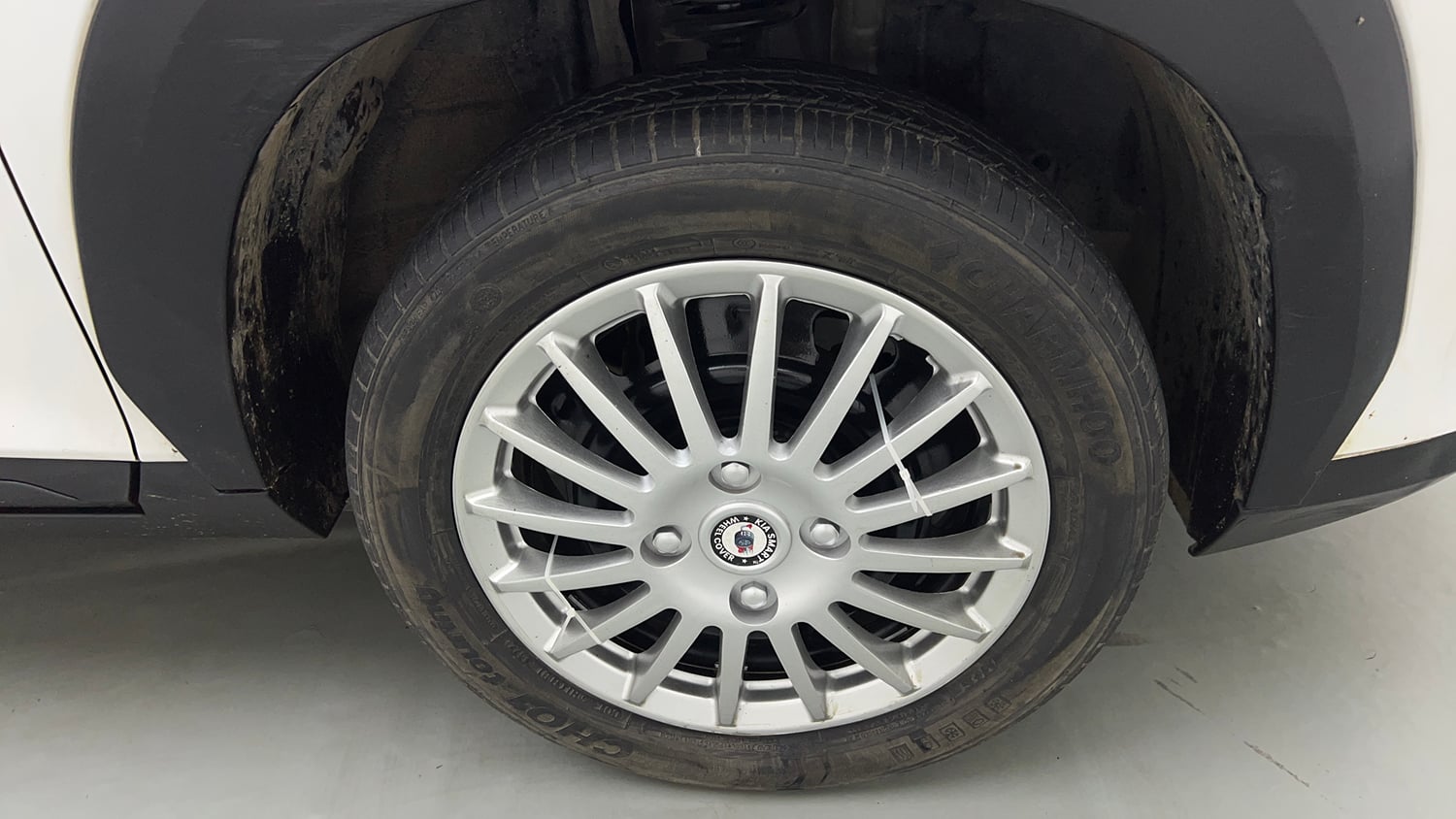 Used 2021 Nissan Magnite XL Petrol Manual tyres RIGHT FRONT TYRE RIM VIEW