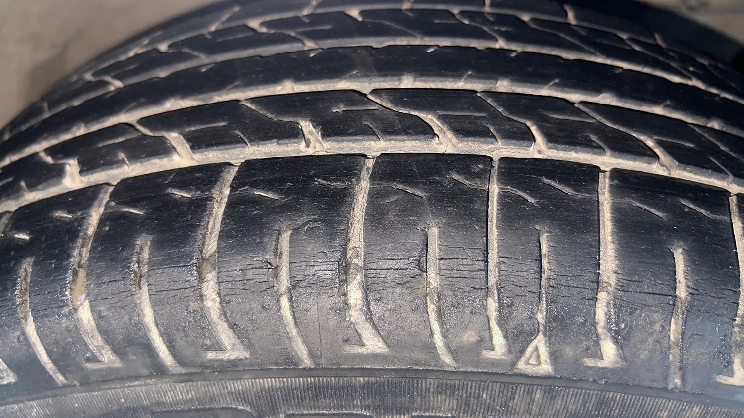 Used 2016 Maruti Suzuki Ertiga VXI CNG Cng Manual tyres RIGHT FRONT TYRE TREAD VIEW