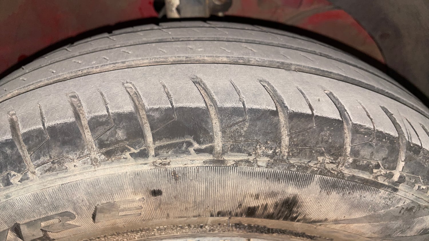 Used 2022 Maruti Suzuki Swift VXi AMT Petrol Automatic tyres RIGHT FRONT TYRE TREAD VIEW