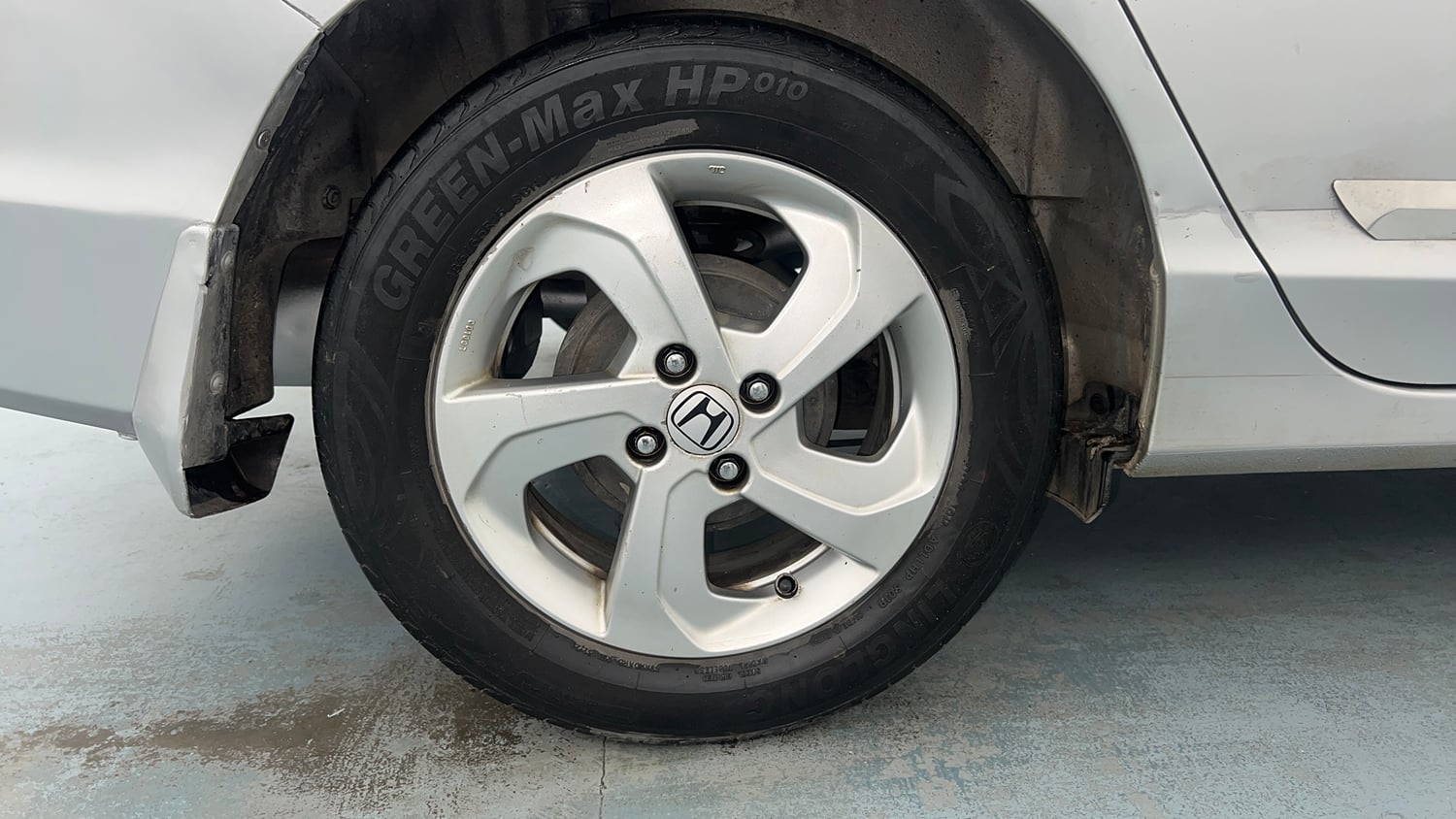 Used 2014 Honda City VX Petrol Manual tyres RIGHT REAR TYRE RIM VIEW