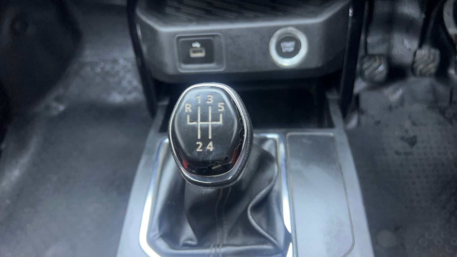 Used 2021 Renault Kiger RXT (O) MT Dual Tone Petrol Manual interior GEAR  KNOB VIEW