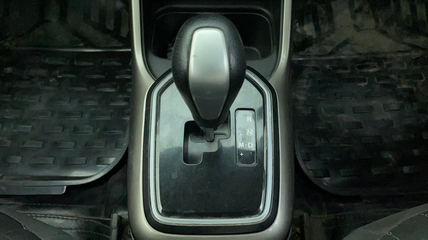 Used 2017 Maruti Suzuki Ignis Zeta 1.3 AMT Diesel Diesel Automatic interior GEAR  KNOB VIEW