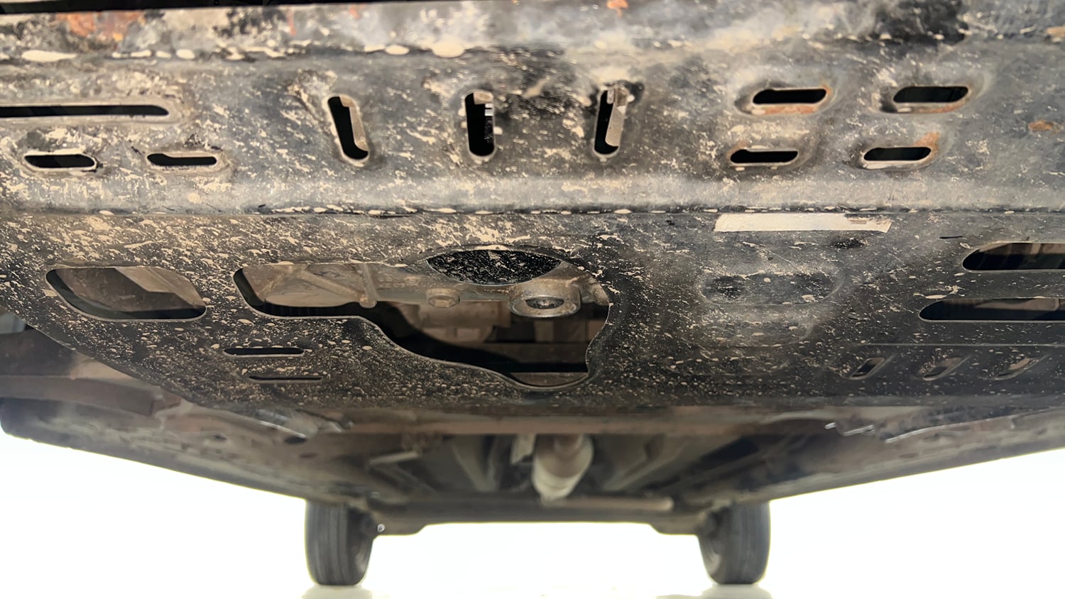 Used 2024 Renault Triber RXZ EASY-R AMT Petrol Automatic extra FRONT LEFT UNDERBODY VIEW