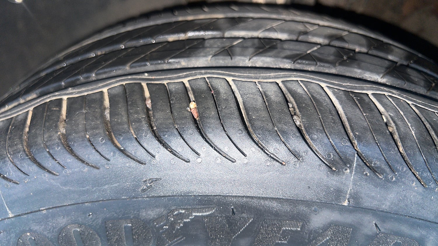 Used 2015 Volkswagen Polo Highline1.2L (P) Petrol Manual tyres LEFT FRONT TYRE TREAD VIEW