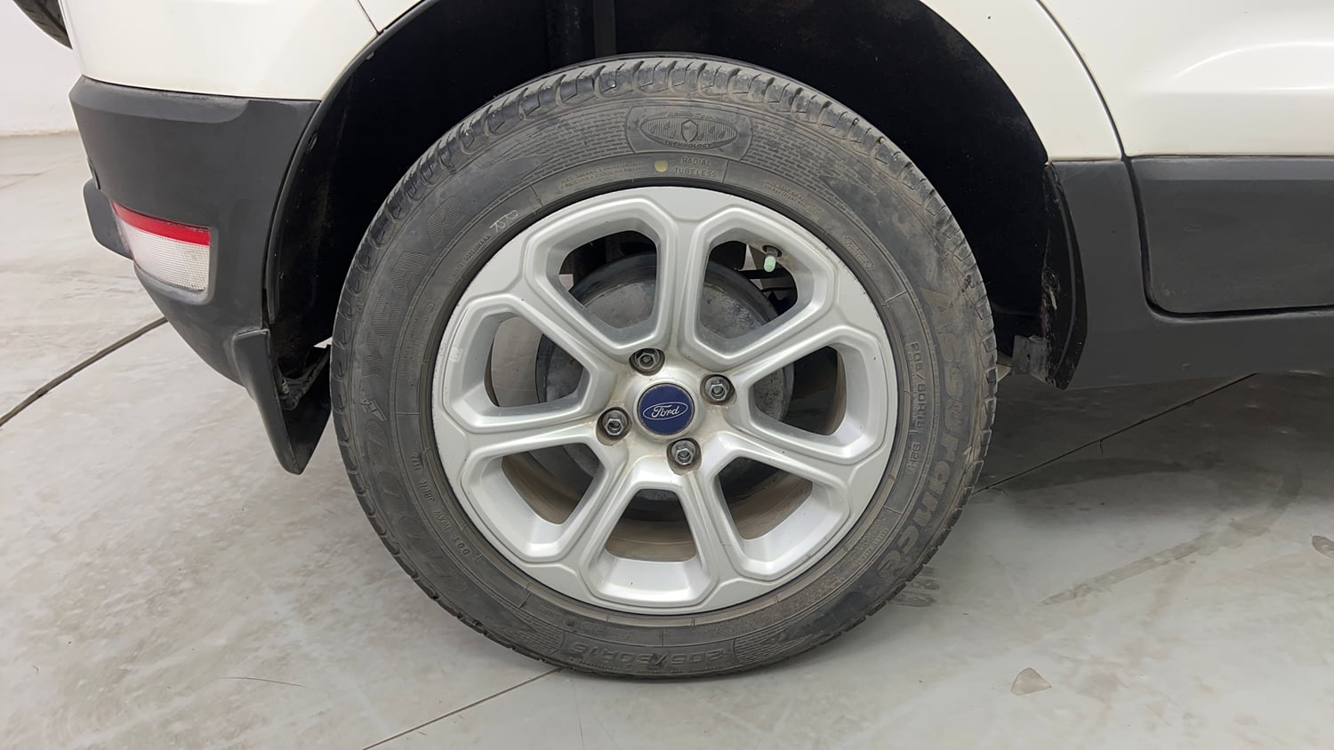 Used 2018 Ford EcoSport Titanium + 1.5L Ti-VCT AT Petrol Automatic tyres RIGHT REAR TYRE RIM VIEW