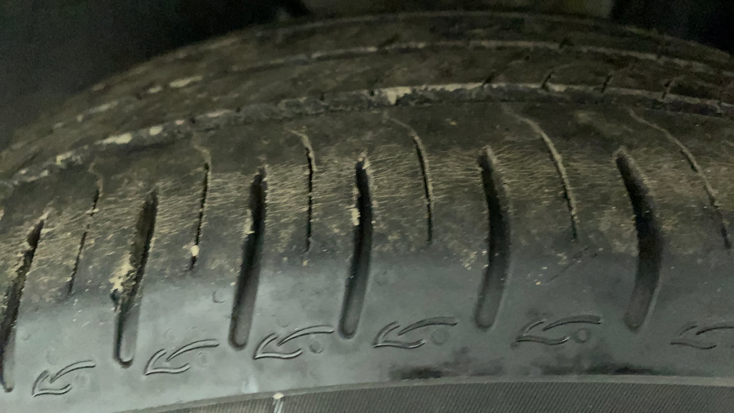 Used 2023 Tata Altroz XZA Petrol Petrol Automatic tyres LEFT FRONT TYRE TREAD VIEW