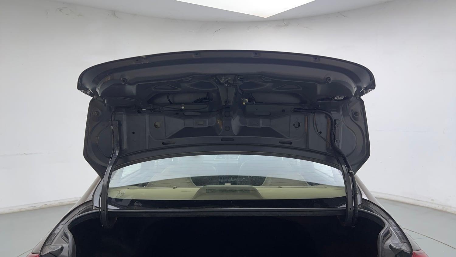 Used 2017 Maruti Suzuki Ciaz Alpha 1.4 MT Petrol Manual interior DICKY DOOR OPEN VIEW