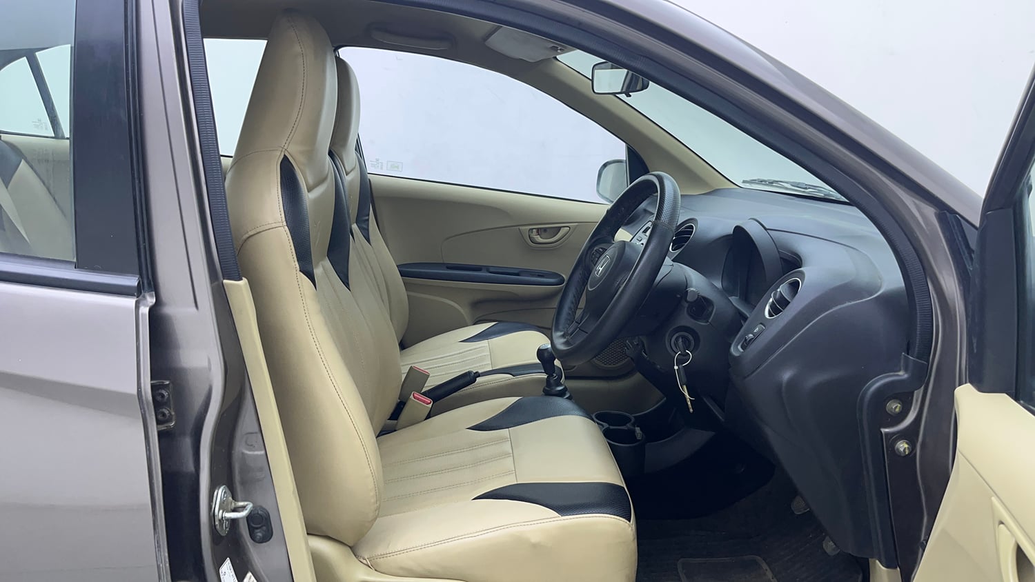 Used 2014 Honda Amaze 1.2 S i-VTEC Petrol Manual interior RIGHT SIDE FRONT DOOR CABIN VIEW