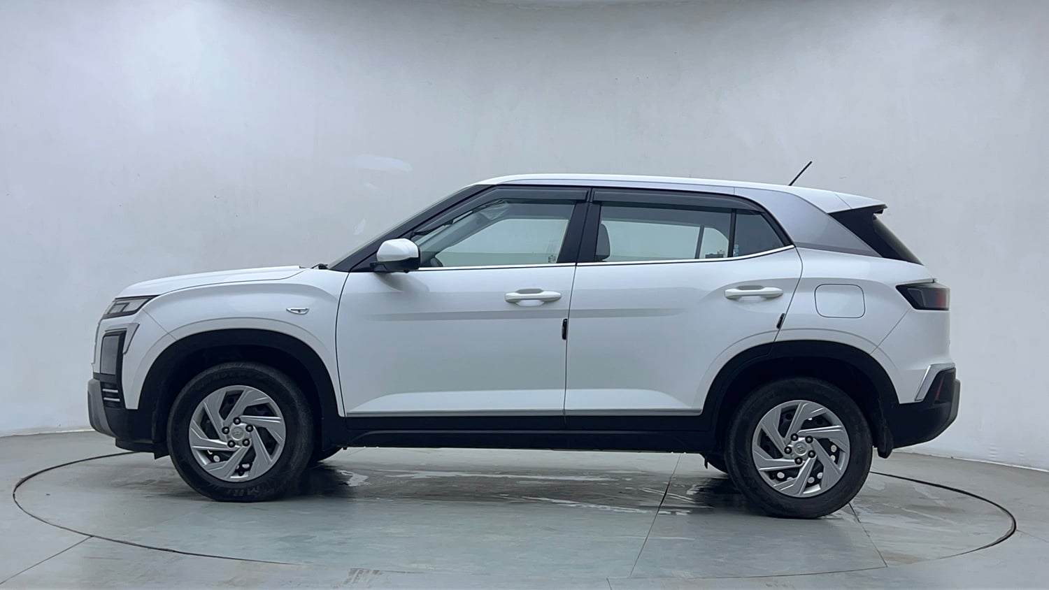 Used 2024 Hyundai Creta 1.5 MPi Petrol MT E Petrol Manual exterior LEFT SIDE VIEW