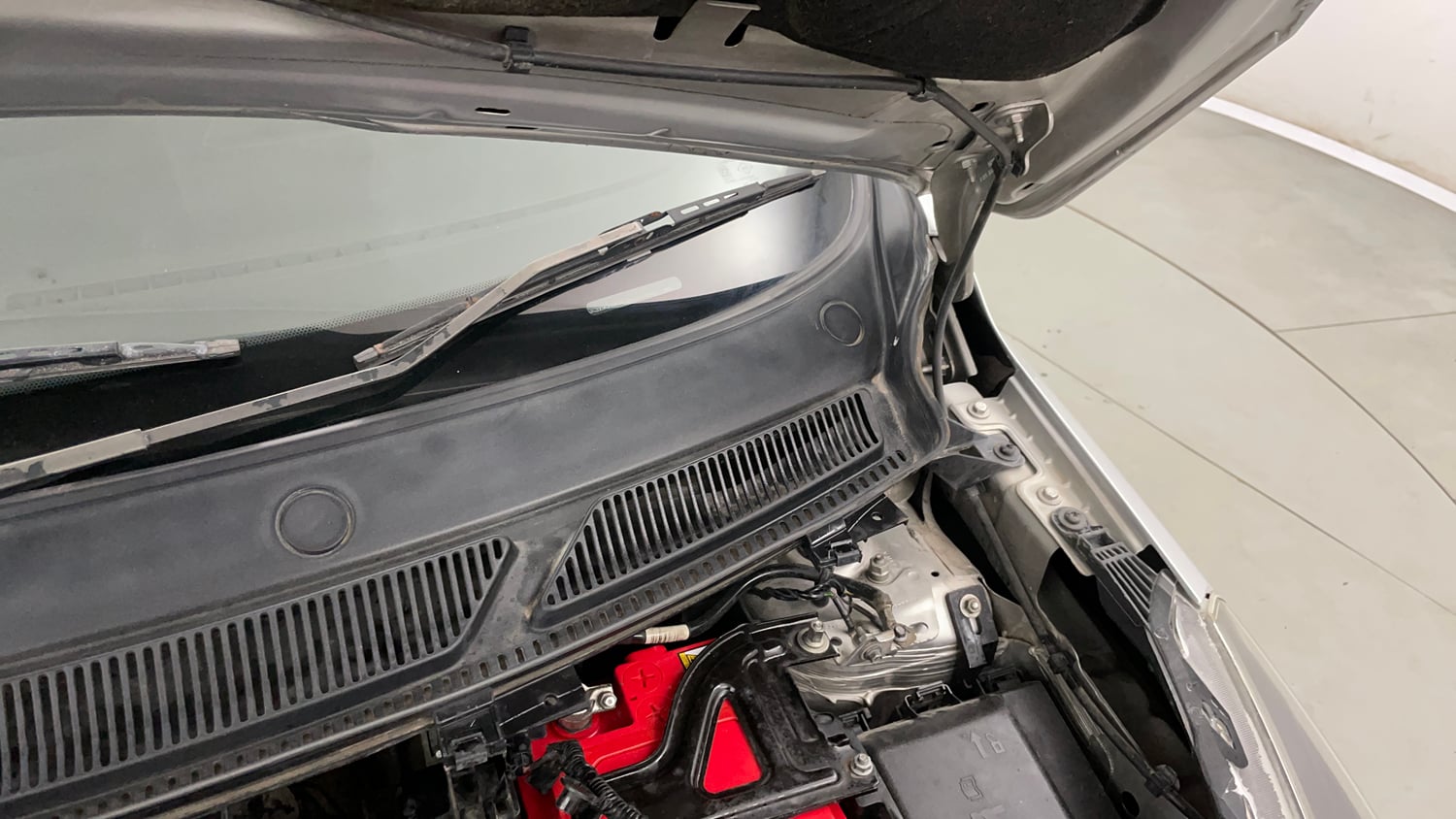 Used 2019 Ford Figo Aspire Titanium 1.2 Ti-VCT Petrol Manual engine ENGINE LEFT SIDE HINGE & APRON VIEW