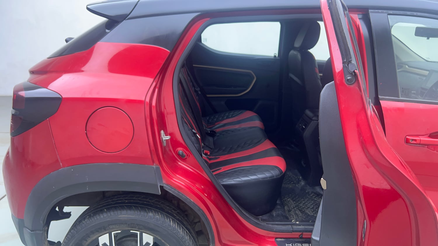 Used 2021 Renault Kiger RXT (O) MT Dual Tone Petrol Manual interior RIGHT SIDE REAR DOOR CABIN VIEW