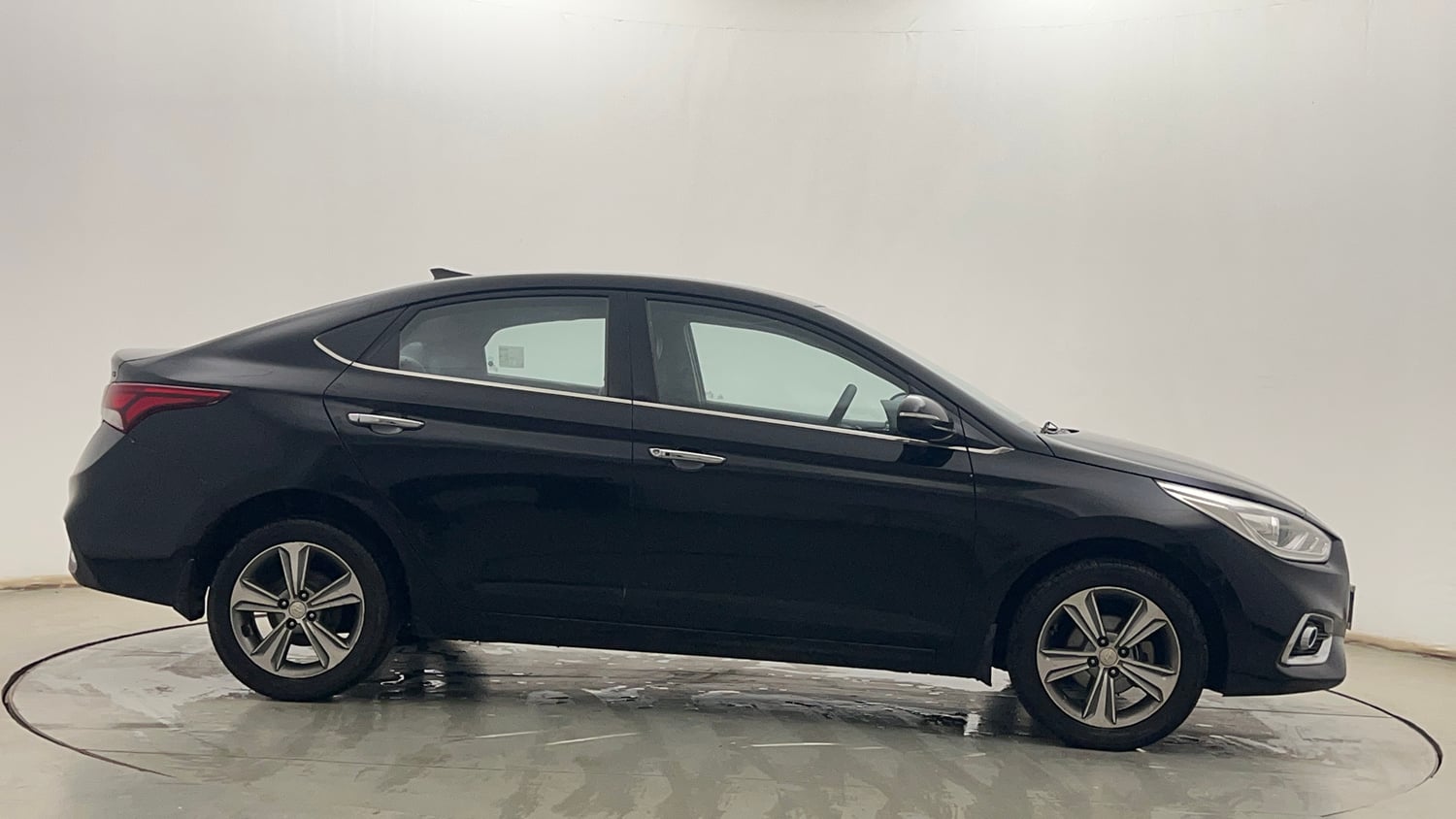 Used 2019 Hyundai Verna SX 1.6 VTVT Petrol Manual exterior RIGHT SIDE VIEW