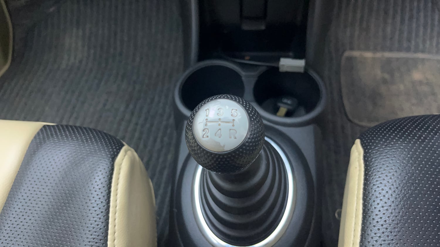 Used 2014 Honda Amaze 1.2 S i-VTEC Petrol Manual interior GEAR  KNOB VIEW