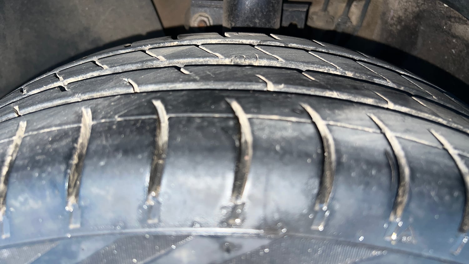Used 2013 Volkswagen Polo Highline1.2L (P) Petrol Manual tyres LEFT FRONT TYRE TREAD VIEW