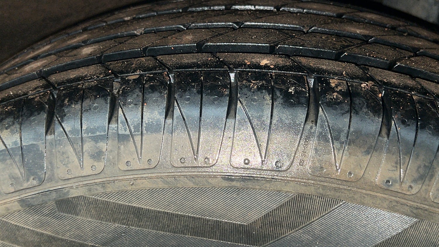 Used 2023 Kia Sonet HTX 1.0 DCT Petrol Automatic tyres LEFT REAR TYRE TREAD VIEW