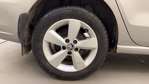 Used 2016 Skoda Rapid 1.6 MPI Ambition Petrol Manual tyres RIGHT REAR TYRE RIM VIEW