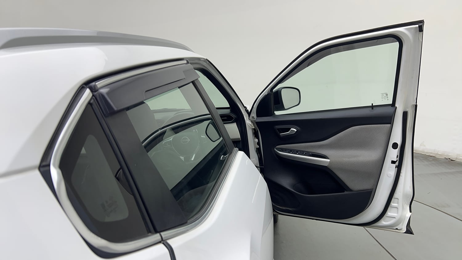 Used 2021 Nissan Magnite XL Petrol Manual interior RIGHT FRONT DOOR OPEN VIEW