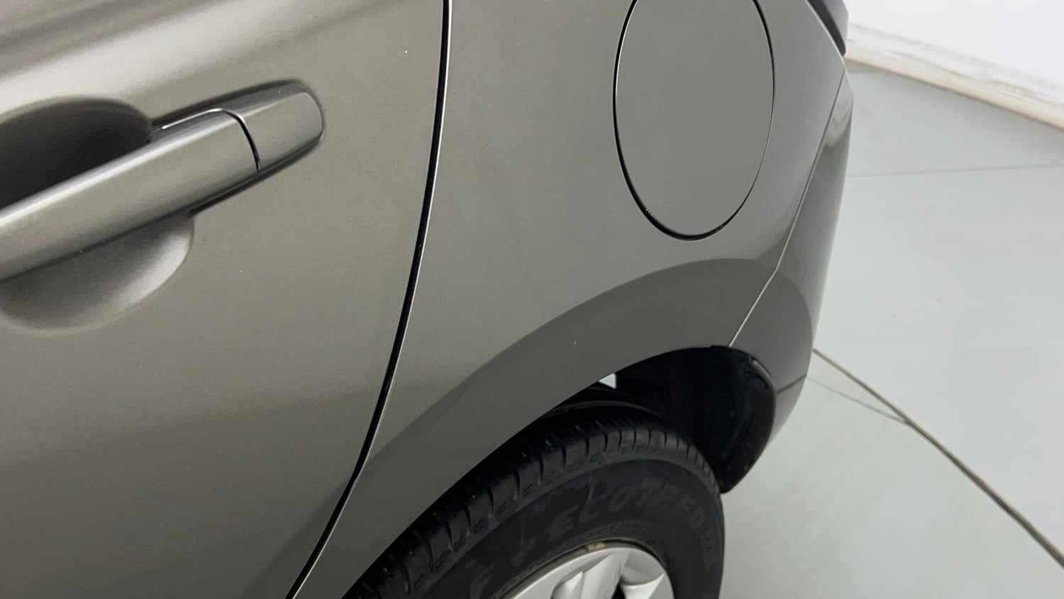 Used 2024 Maruti Suzuki Swift VXi (O) AMT Petrol Automatic dents MINOR SCRATCH