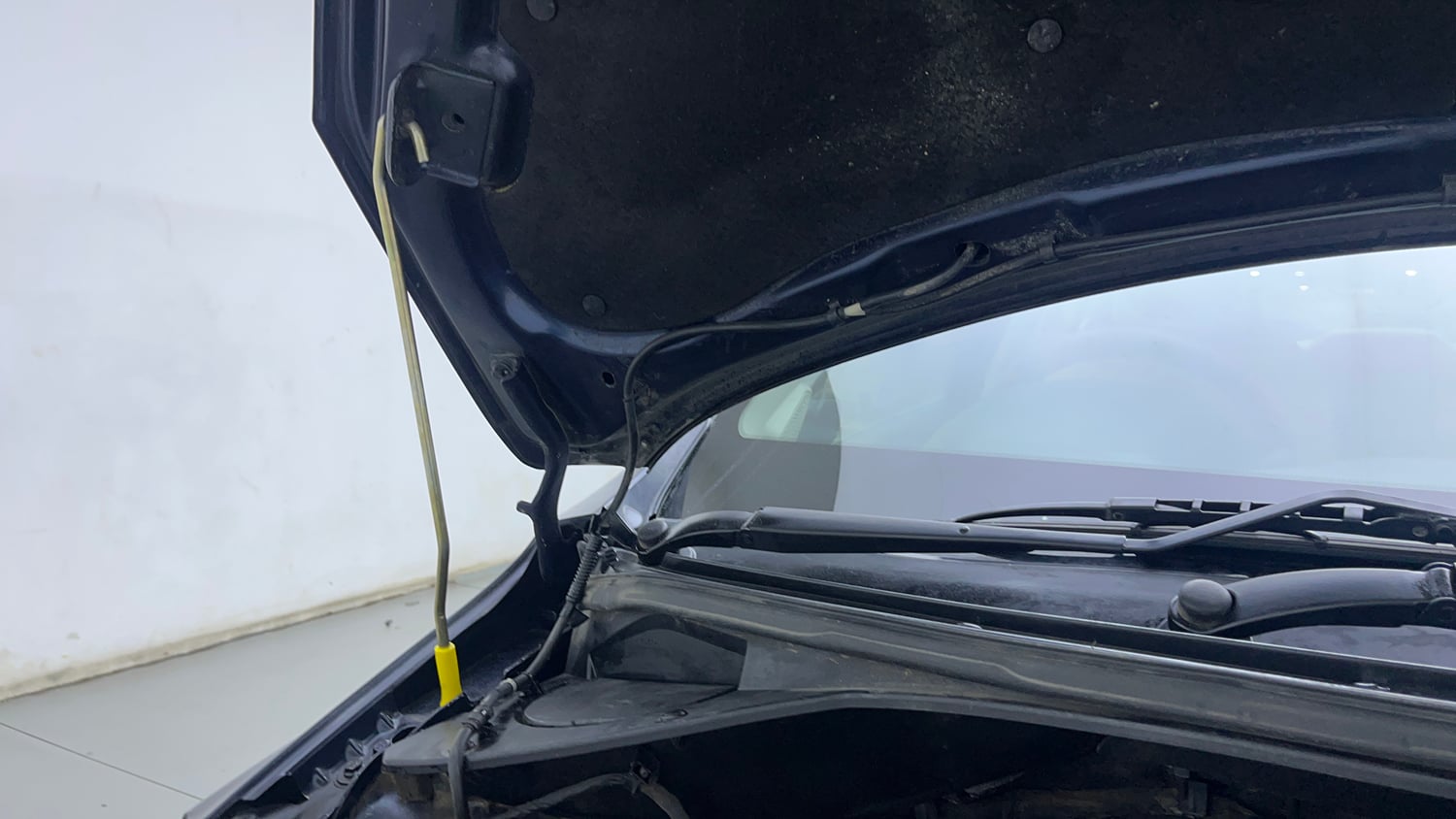 Used 2019 Tata Tigor Revotron XZA Petrol Automatic engine ENGINE RIGHT SIDE HINGE & APRON VIEW