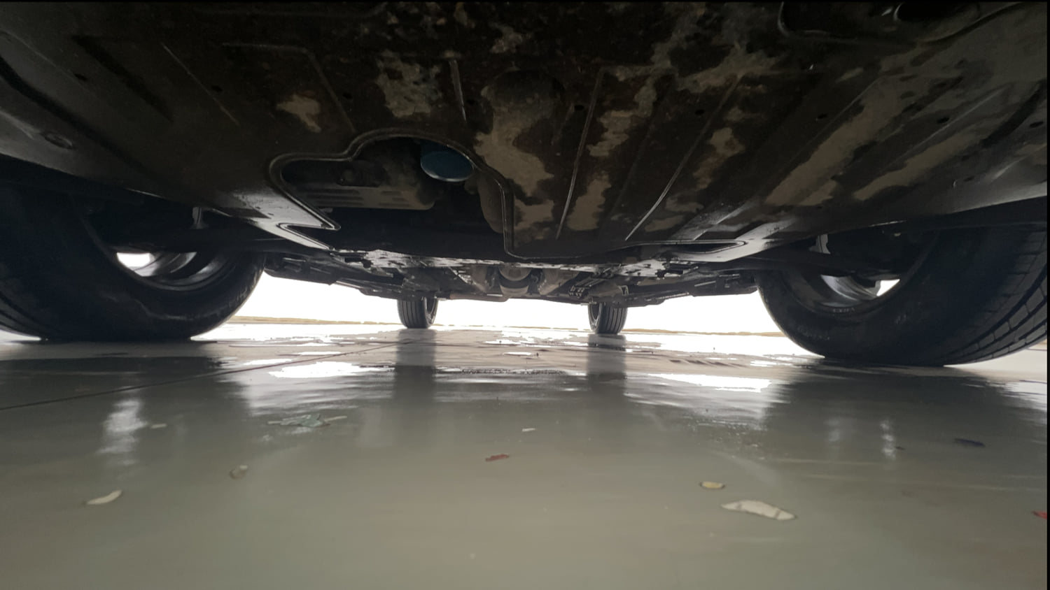 Used 2023 Kia Sonet HTX 1.0 DCT Petrol Automatic extra FRONT LEFT UNDERBODY VIEW