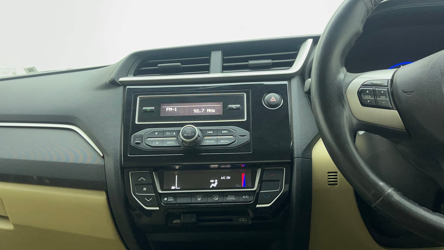 Used 2017 Honda Amaze 1.2 S i-VTEC Petrol Manual interior MUSIC SYSTEM & AC CONTROL VIEW