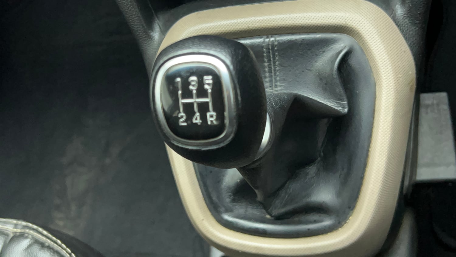 Used 2018 Hyundai Grand i10 Sportz 1.2 Kappa VTVT CNG (Outside Fitted) Cng Manual interior GEAR  KNOB VIEW