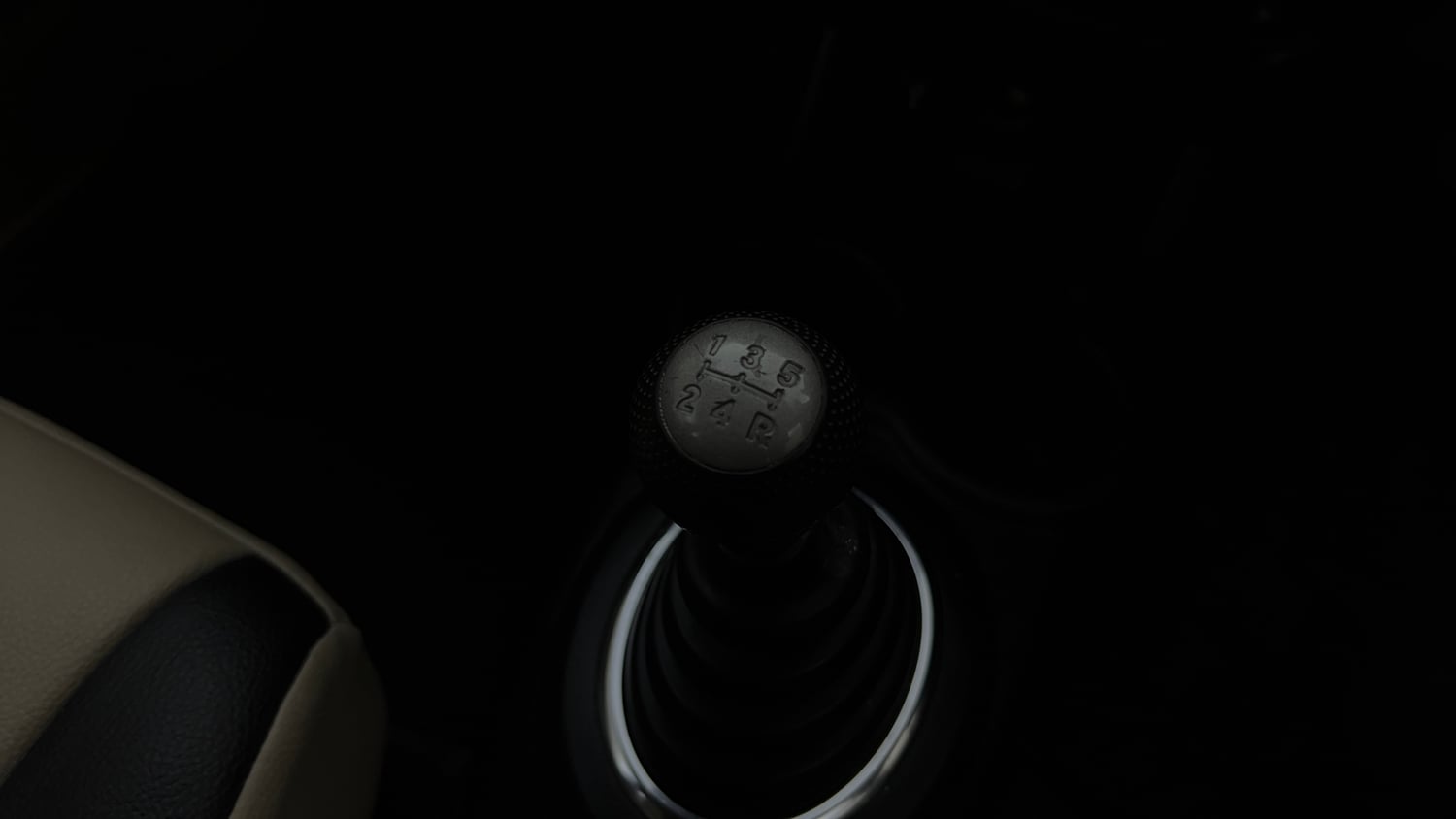 Used 2016 Honda Amaze 1.2 S i-VTEC Petrol Manual interior GEAR  KNOB VIEW