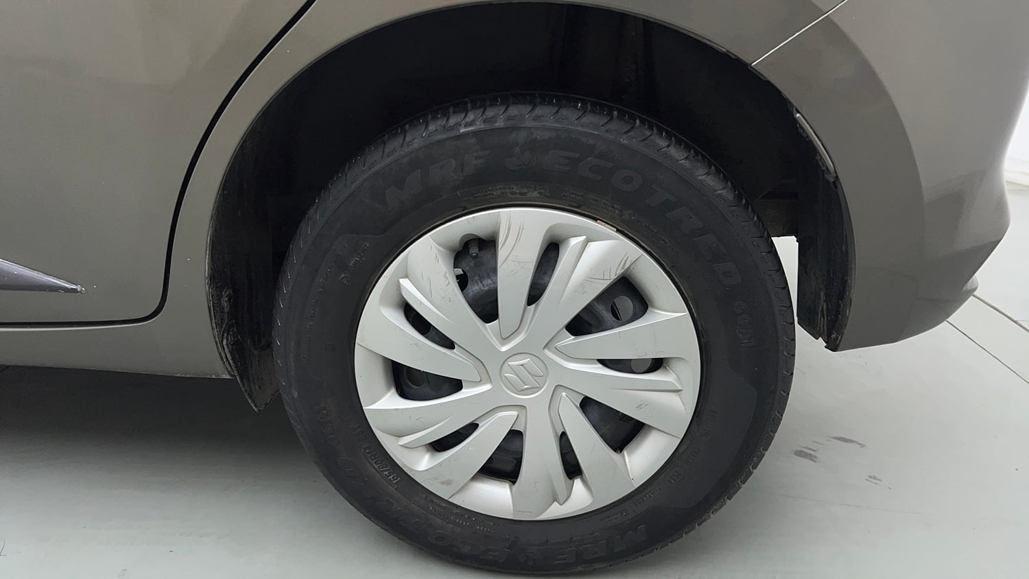 Used 2024 Maruti Suzuki Swift VXi (O) AMT Petrol Automatic tyres LEFT REAR TYRE RIM VIEW