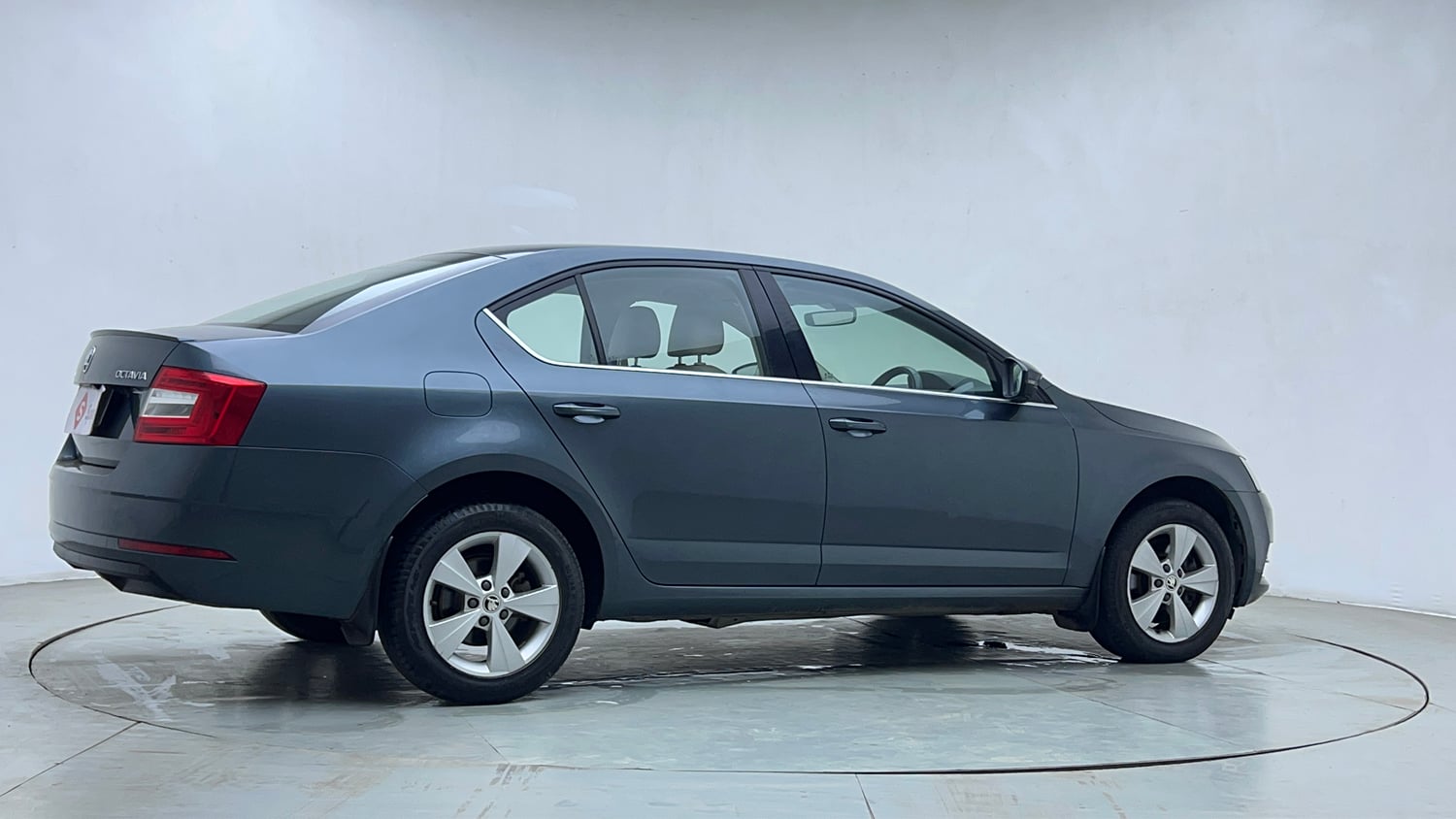 Used 2018 Skoda Octavia 1.8 TSI Style AT Petrol Automatic exterior RIGHT REAR CORNER VIEW