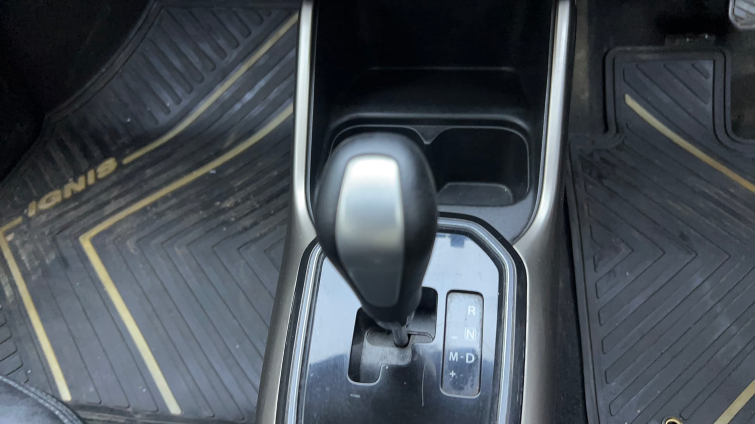 Used 2018 Maruti Suzuki Ignis Delta 1.2 AMT Petrol Automatic interior GEAR  KNOB VIEW