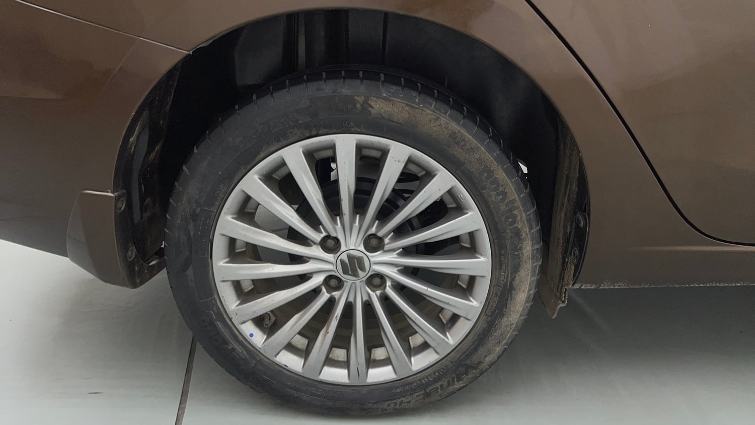 Used 2017 Maruti Suzuki Ciaz Alpha 1.4 MT Petrol Manual tyres RIGHT REAR TYRE RIM VIEW