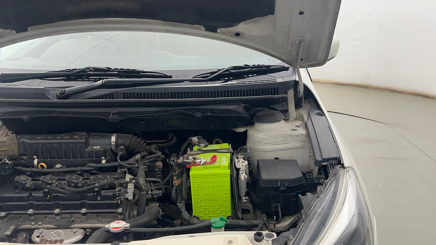 Used 2022 Maruti Suzuki Ciaz Alpha 1.5 Petrol Manual engine ENGINE LEFT SIDE HINGE & APRON VIEW