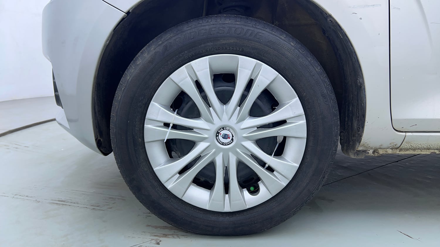 Used 2018 Maruti Suzuki Ignis Delta 1.2 AMT Petrol Automatic tyres LEFT FRONT TYRE RIM VIEW