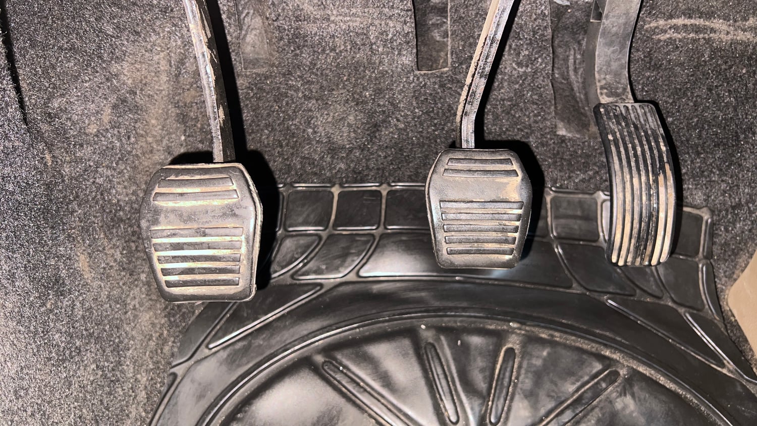 Used 2019 Mahindra TUV300 T4 Plus Diesel Manual interior PEDALS VIEW