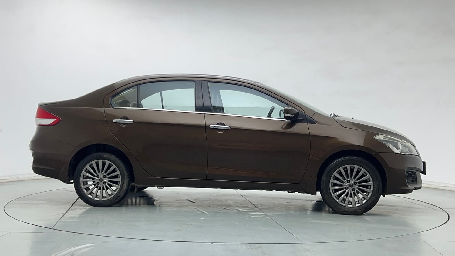 Used 2017 Maruti Suzuki Ciaz Alpha 1.4 MT Petrol Manual exterior RIGHT SIDE VIEW