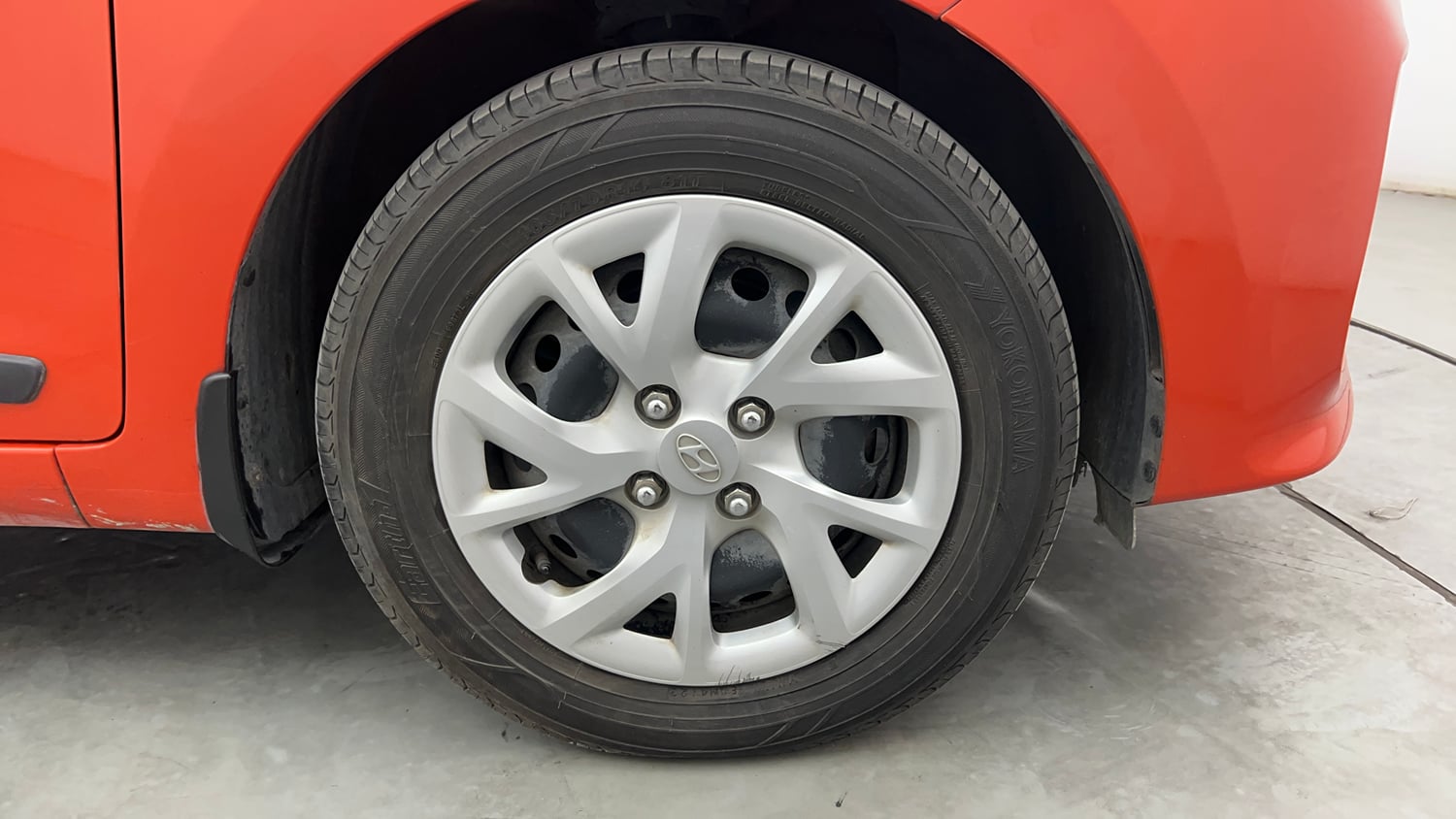 Used 2018 Hyundai Grand i10 Sportz 1.2 Kappa VTVT Petrol Manual tyres RIGHT FRONT TYRE RIM VIEW