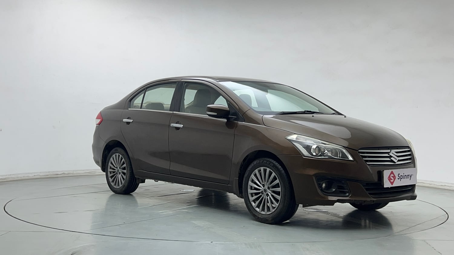 Used 2017 Maruti Suzuki Ciaz Alpha 1.4 MT Petrol Manual exterior RIGHT FRONT CORNER VIEW