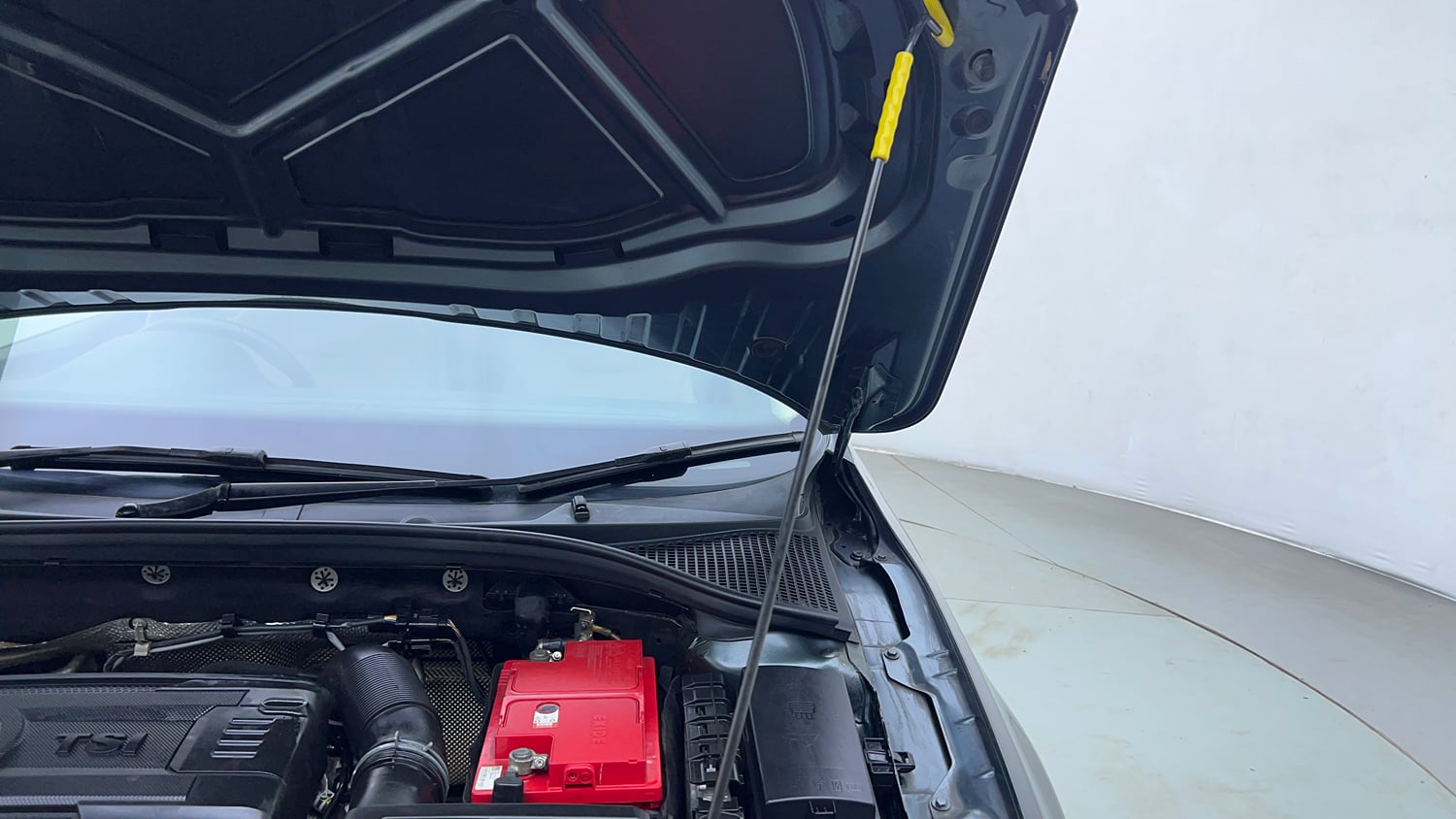 Used 2018 Skoda Octavia 1.8 TSI Style AT Petrol Automatic engine ENGINE LEFT SIDE HINGE & APRON VIEW