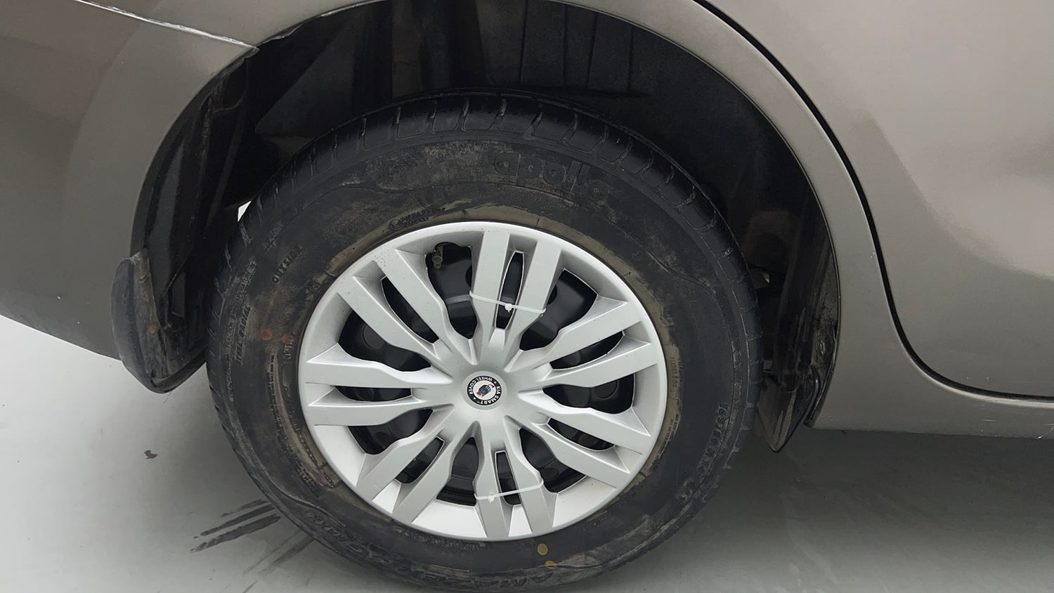 Used 2019 Maruti Suzuki Dzire VXi Petrol Manual tyres RIGHT REAR TYRE RIM VIEW